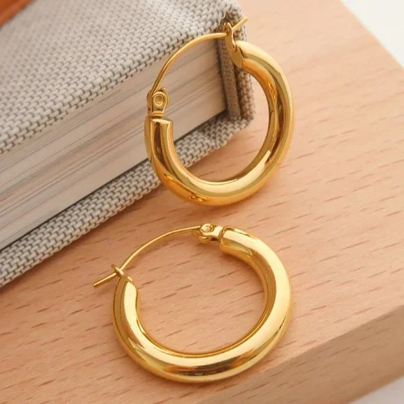 NEW 18K Gold Plated Round Tube Hoop Earrings - Picture 1 of 6